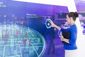 Історія інтерактивних технологій: від крейди до штучного інтелекту фото