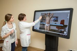 Медичні заклади майбутнього: як інтерактивні панелі використовують у лікарнях та клініках фото